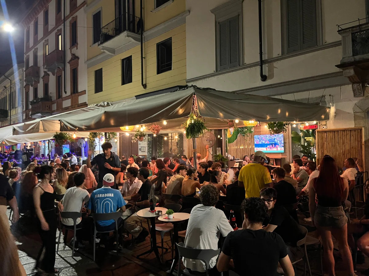 Aperitivo al Momo Lido Navigli, sui Navigli a Milano